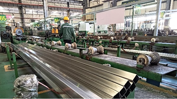 無縫與有縫：一場關(guān)乎安全與經(jīng)濟(jì)的對話